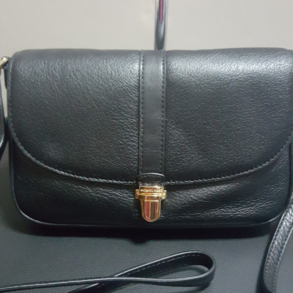 Michael Kors Large Black Charlton Crossbody